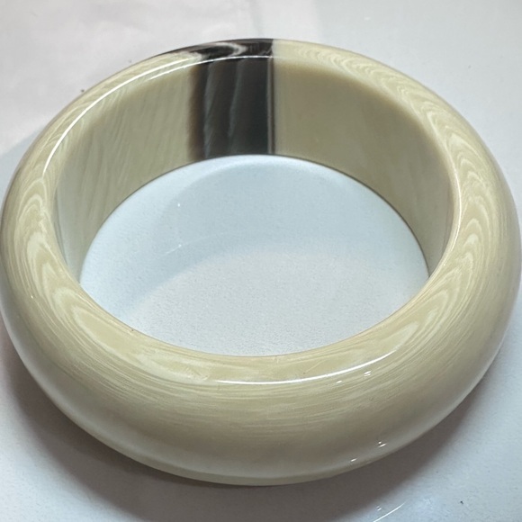 Women’s Elegant Cream and Brown Bangle Bracelet fits 6.5 Statement - Picture 5 of 8